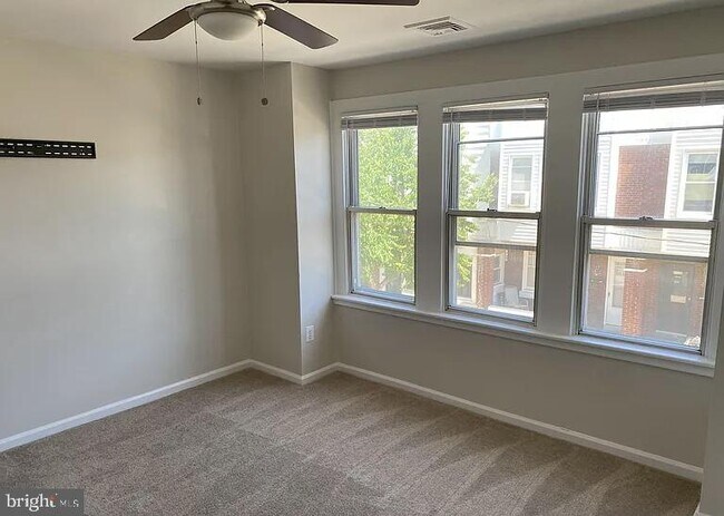 Building Photo - 1522 S Myrtlewood St