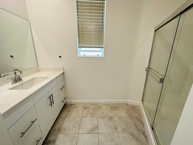 Building Photo - 1835 Vesta Dr