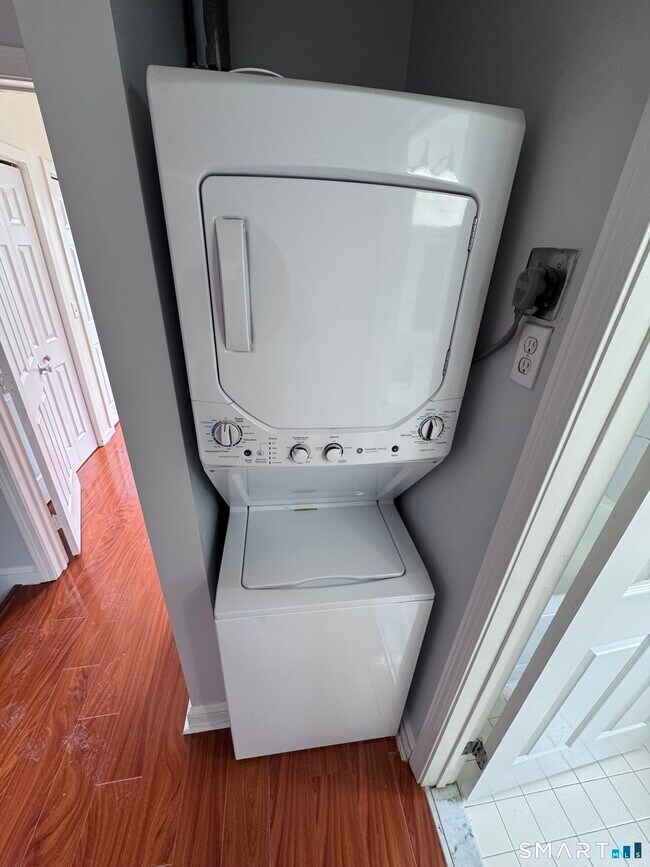 Building Photo - 18 Prospect St