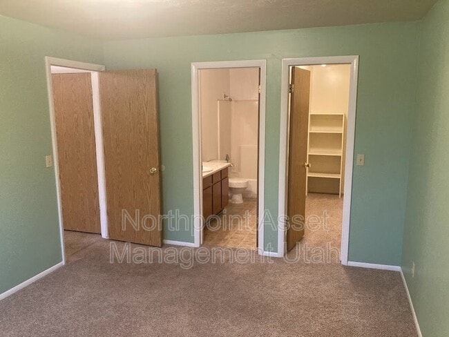 Building Photo - 4144 S Oak Meadows Dr