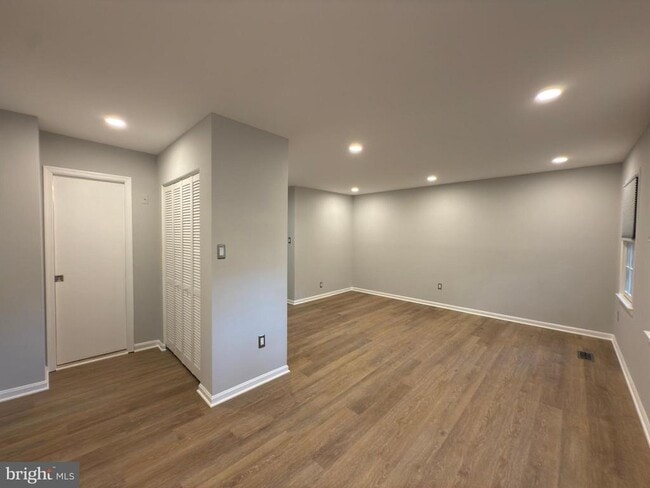 Building Photo - 3945 Wilcoxson Dr