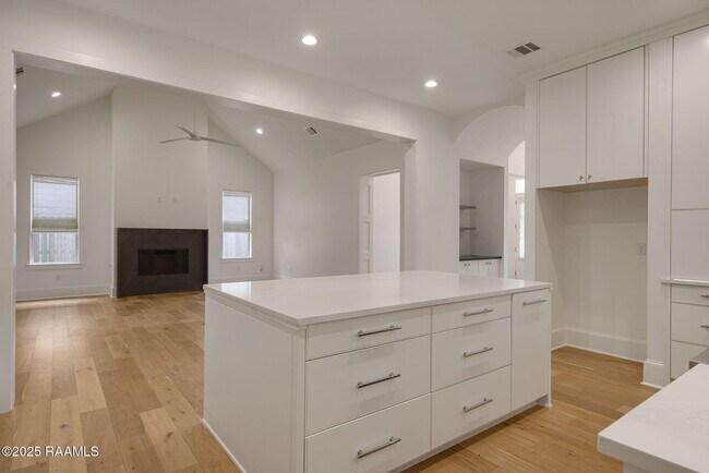 Building Photo - 102 Drifting Sands Ln