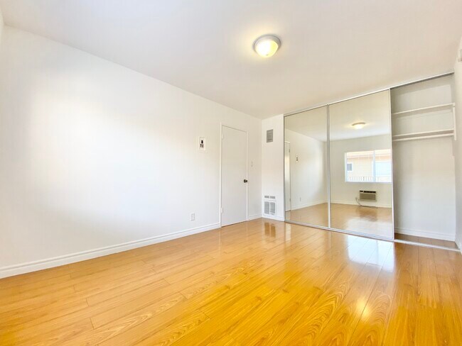 Building Photo - 1541 N Formosa Ave