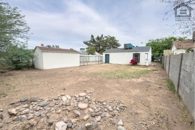 Building Photo - 2Bed/1Bath House at AZ-202/24th St! Move-In Ready on 08/06/2026! -- NO HOA! RV PARKING!