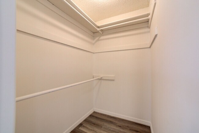 Building Photo - Newly renovated 3 bed / 2 Bath in Tulsa! Available Mid June!