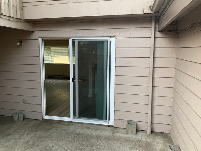 Building Photo - 2 Bedroom Duplex Near Autzen Stadium