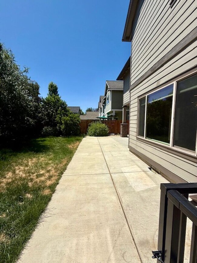 Building Photo - Lovely 3 Bedroom home in Mirada neighborho...