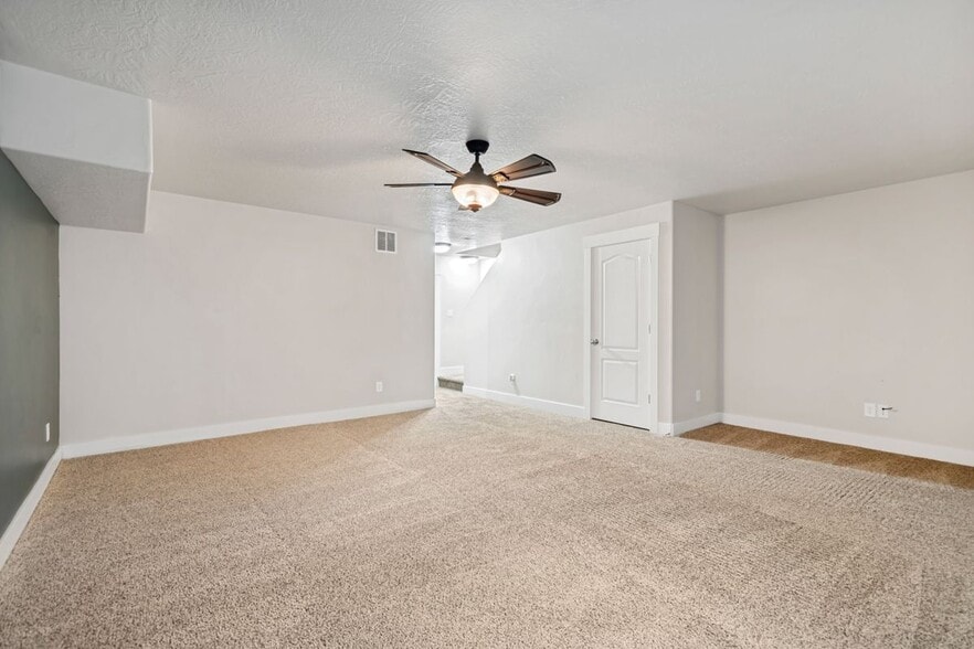 Building Photo - 10634 Topview Rd