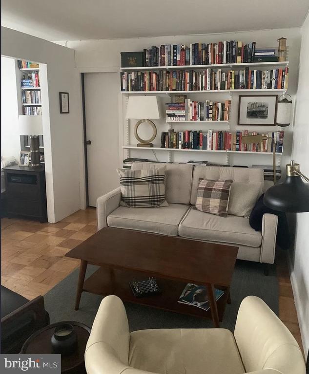 Building Photo - 522 21st St NW