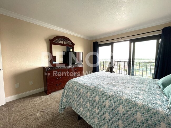 Building Photo - Spacious Condo in Clearwater Beach with Awesome Views