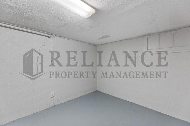 Building Photo - 118 S Sedgwick St