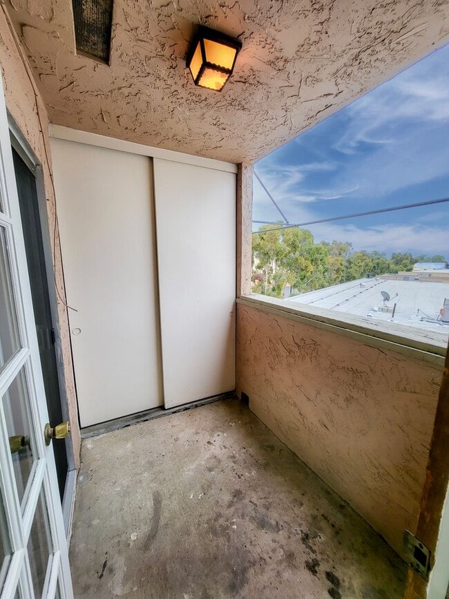 Building Photo - Affordable and  Pet Friendly