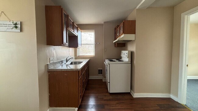 Building Photo - 21-27 West St.