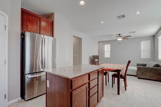 Building Photo - 10931 Sardinia Sands Dr