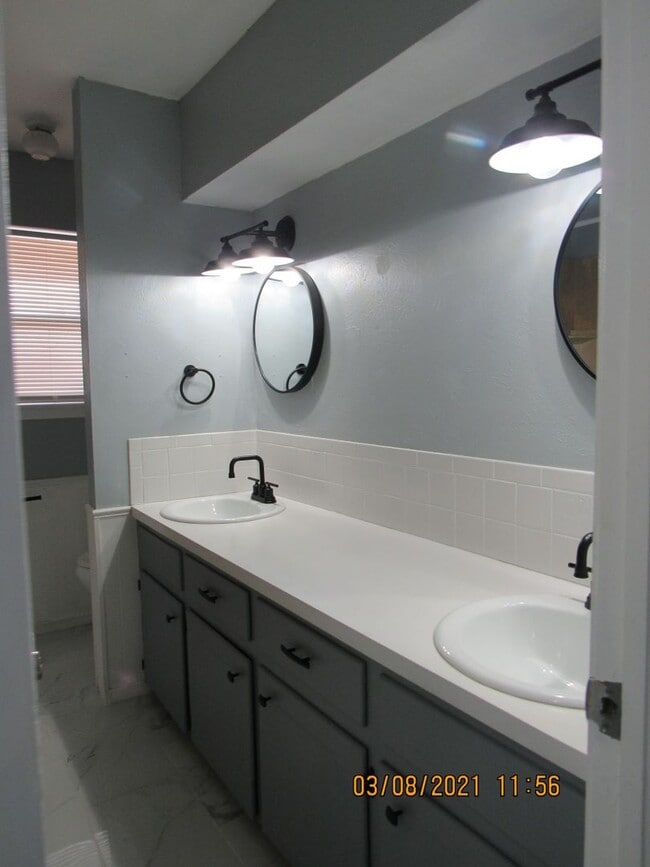 Building Photo - MOVE IN SPECIAL: $200 OFF OF THE FIRST MONTH'S RENT!