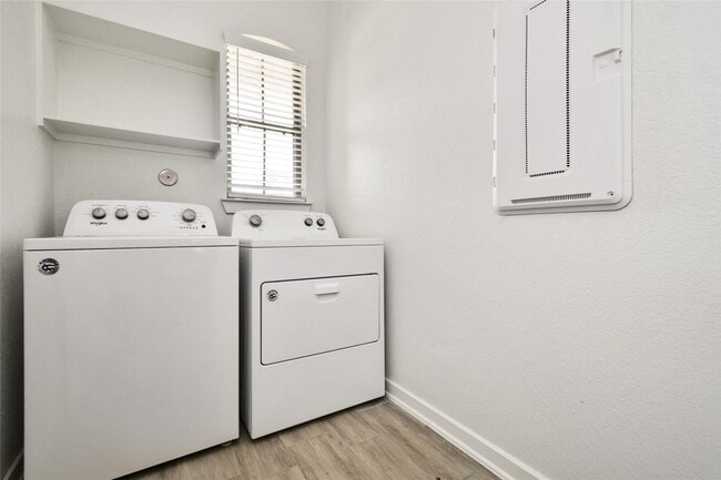 Building Photo - 939 Malibu Shr Ln