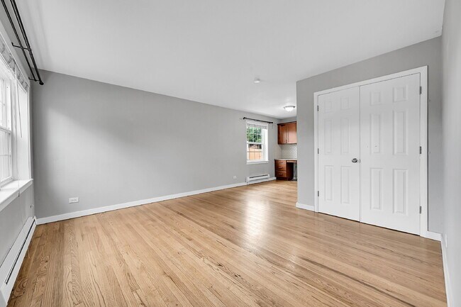 Building Photo - $2,095 - Updated 2 bed/1 bathroom Denver C...