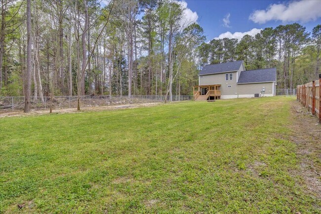 Building Photo - 3 Bedroom 2.5 Bathroom Home