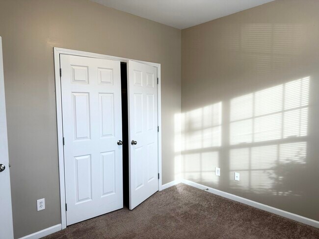 Building Photo - 107 Sea Pines Way