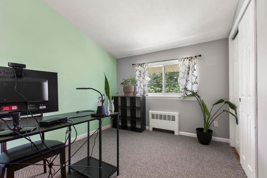 Building Photo - 5 Robinlea Cir