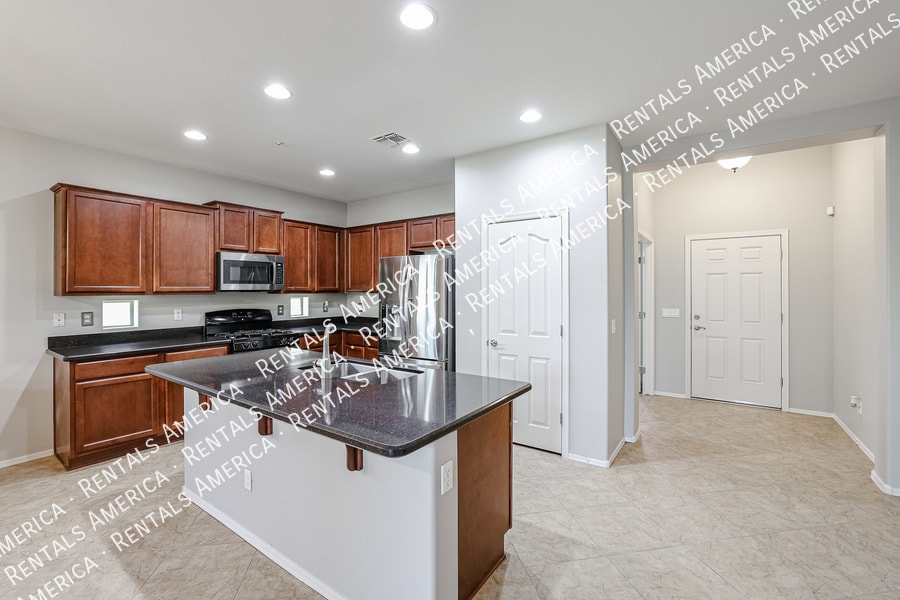 Building Photo - 7045 S Legend Dr