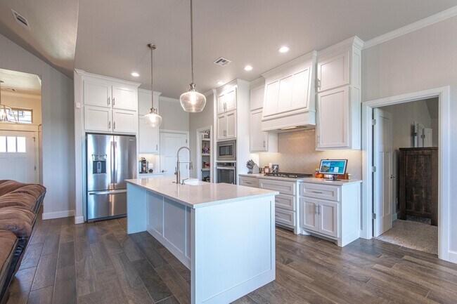 Building Photo - 2244 E Kellan Ct Terrace