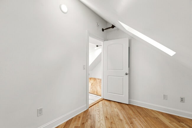 Building Photo - 481 Danforth St