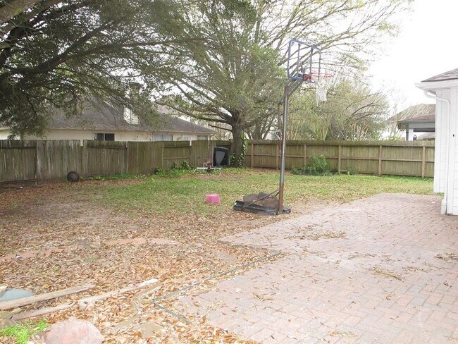 Building Photo - 8819 Diamond Lake Ln