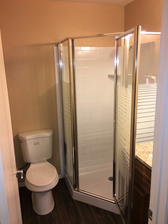 Building Photo - **MOVE-IN SPECIAL 50% OFF MOVE-IN MONTH!!!!** **BEAUTIFUL 3br/2ba TOWNHOME (ELLIOTT & ARIZONA AVE)**