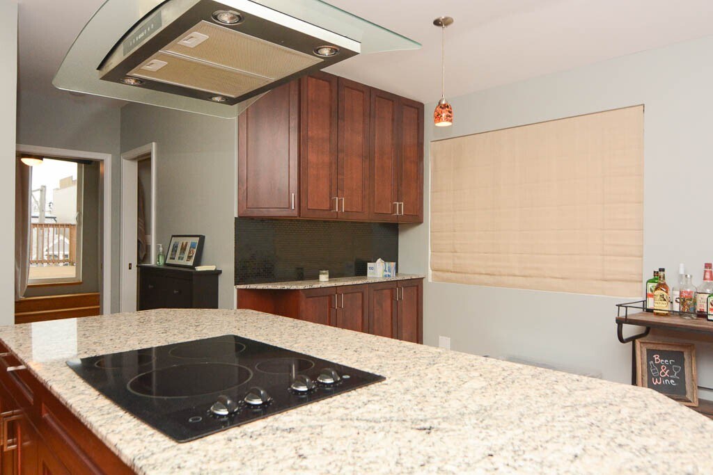 Building Photo - 944 N Winchester Ave