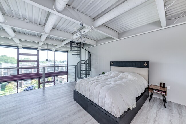 Building Photo - 367 Auden Ave