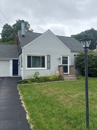 Building Photo - Charming 3-Bed, 1.5 Bath Home in Peaceful ...