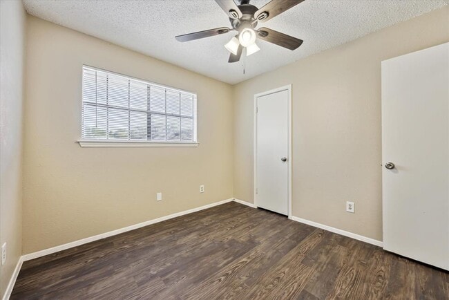 Building Photo - 710 Rollingway Dr