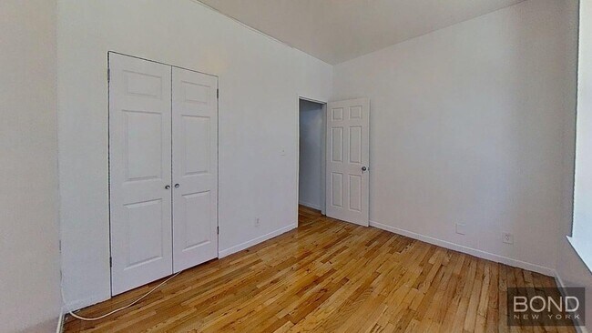 Building Photo - 251 W 26th St