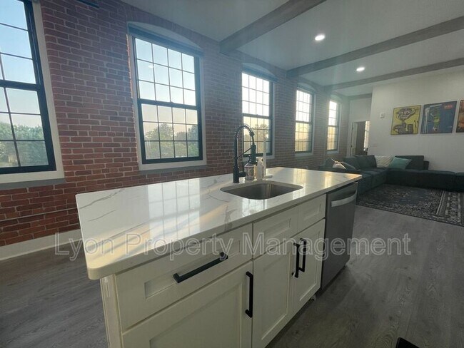 Building Photo - 50 Ashburton St