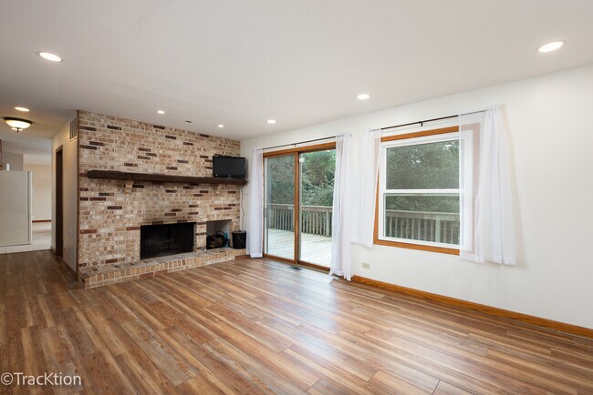 Building Photo - 24200 W Deer Ridge Ln