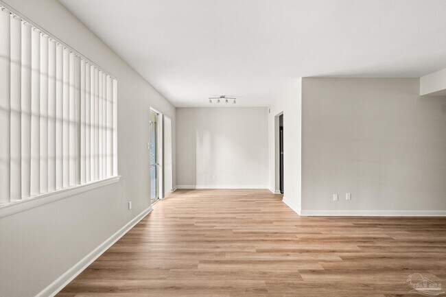 Building Photo - 75 Nightingale Ln