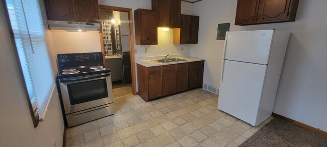 Building Photo - 1011 Lincoln St