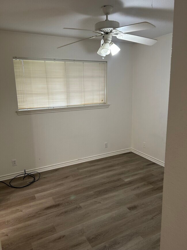 Building Photo - 2920 W Parnell St