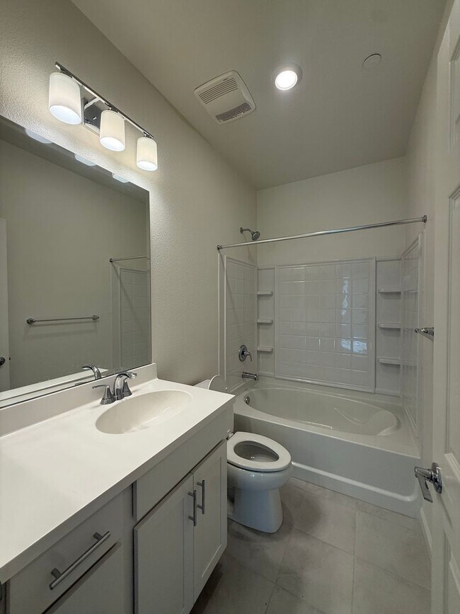 Building Photo - 2081 Fuchsia Dr