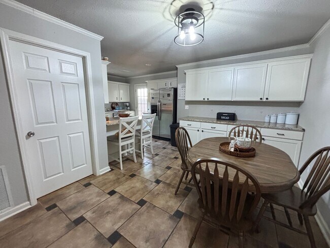 Building Photo - 4 BEDROOM IN NORTH  BOSSIER