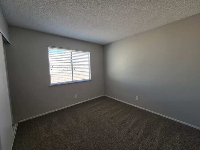 Building Photo - 2252 Welsey Manor Dr