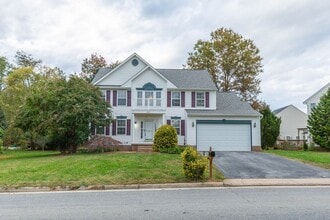 Building Photo - 4 bed, 2.5 bath Single Family Home in Charles Town's Locust Hill Community