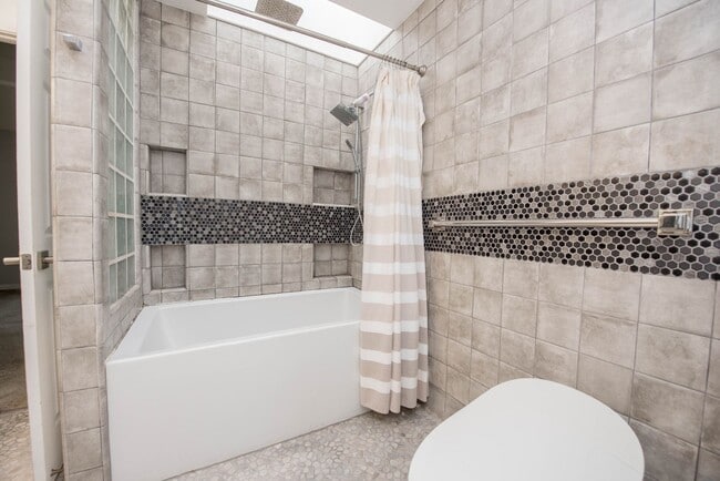 Building Photo - Huntington Beach Townhome