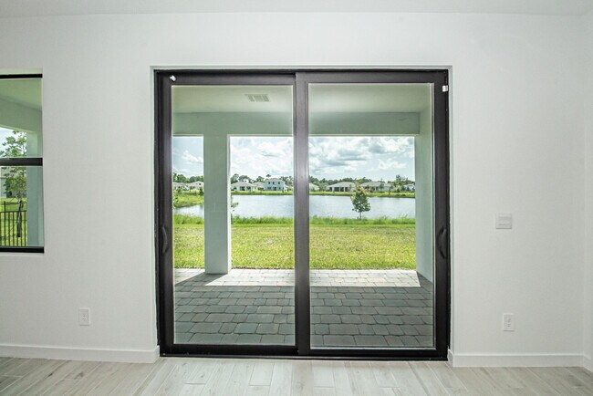 Building Photo - 5929 SE Sky Blue Cir