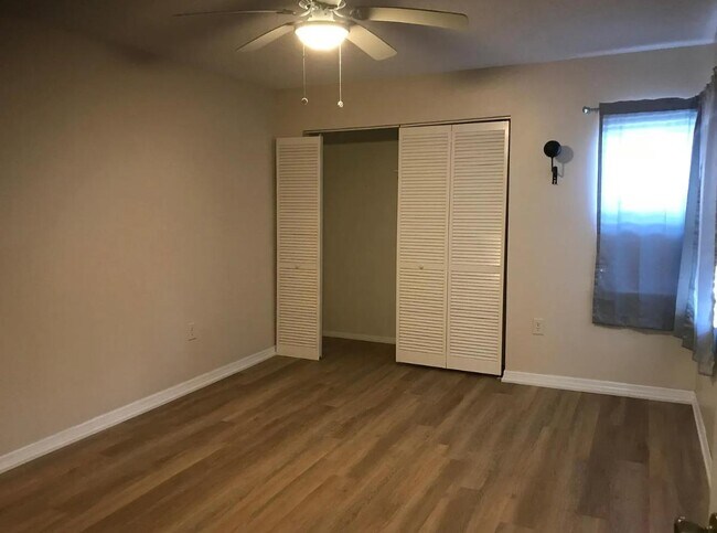 Building Photo - 9414 Nakoma Way