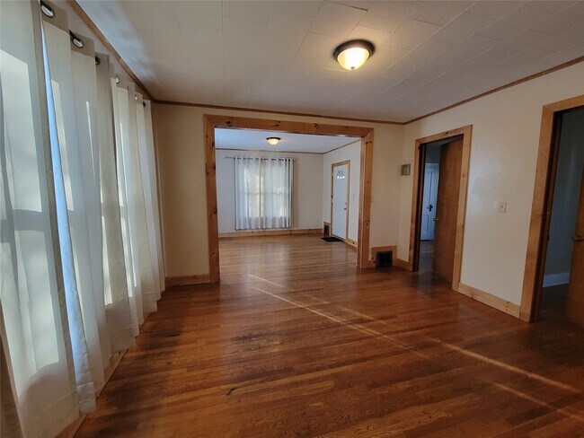 Building Photo - 90 Broad Ave