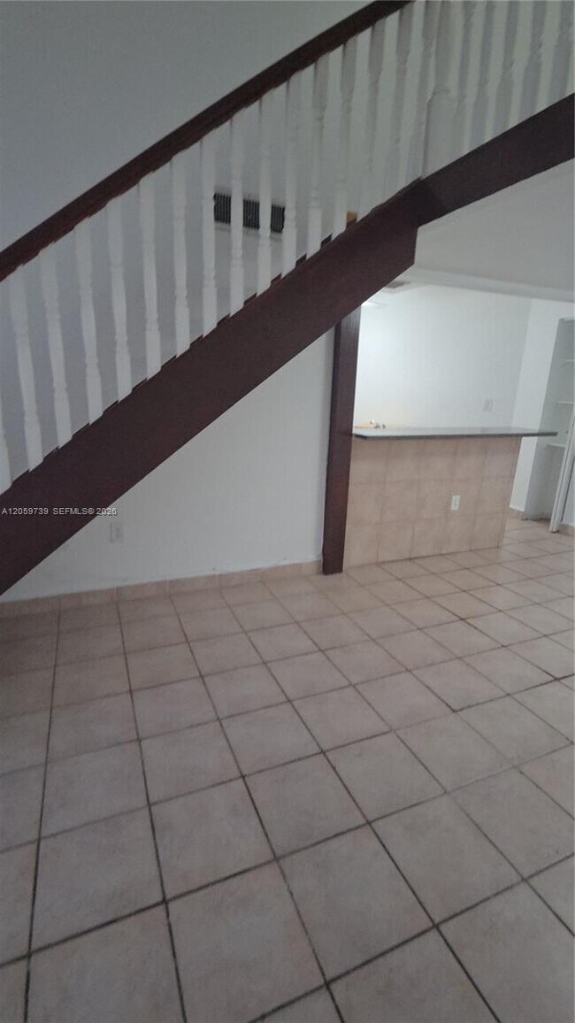 Building Photo - 9437 Fontainebleau Blvd