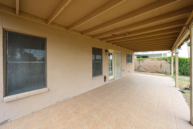 Building Photo - 10935 W Ruth Ave