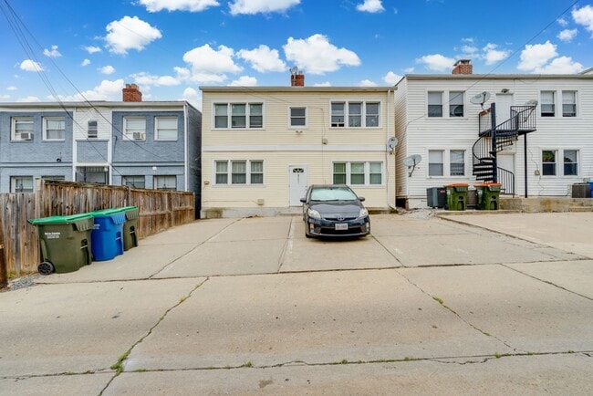 Building Photo - Updated Brentwood 2BR/1BA Condo with Bright, Open Living